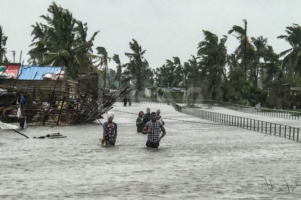 Een nieuwe orkaan genaamd Eloise verwoest Beira: afgerukte daken en overstroomde huizen, velen vluchten naar het DREAM centrum